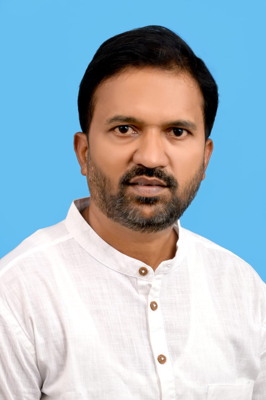 पालकमंत्री साहेब, पुतळ्याची विटंबना थांबवा !