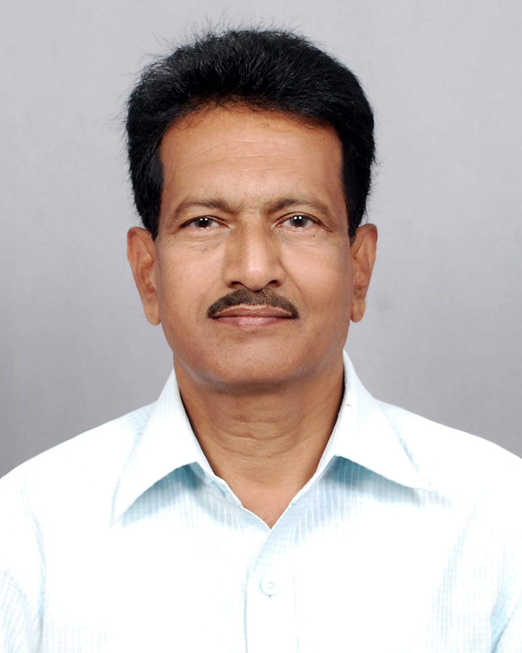 जिल्हाधिकाऱ्यांची तडकाफडकी बदली संशयास्पद - इर्शाद शेख