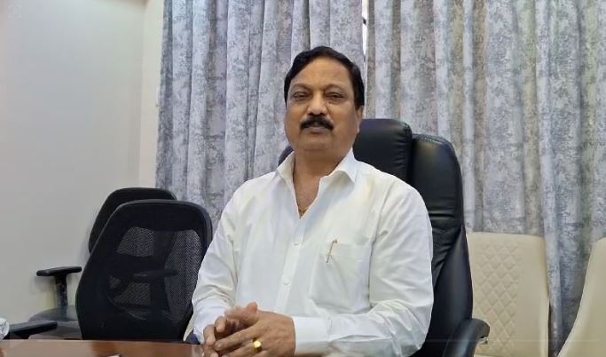 कमिशनसाठी रेल्वे स्थानकांच सुशोभीकरण !