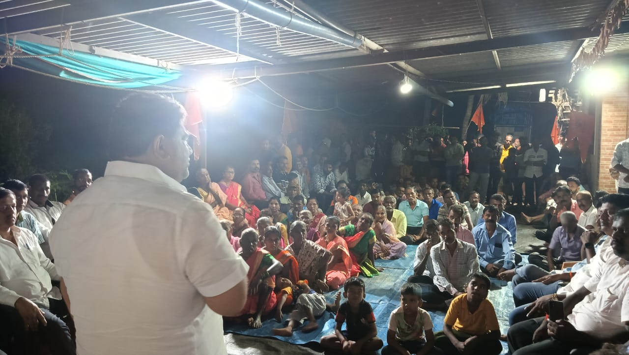 घावनळे गावात विकास कामांचा दिलेला शब्द पुरा केला - आ. वैभव नाईक