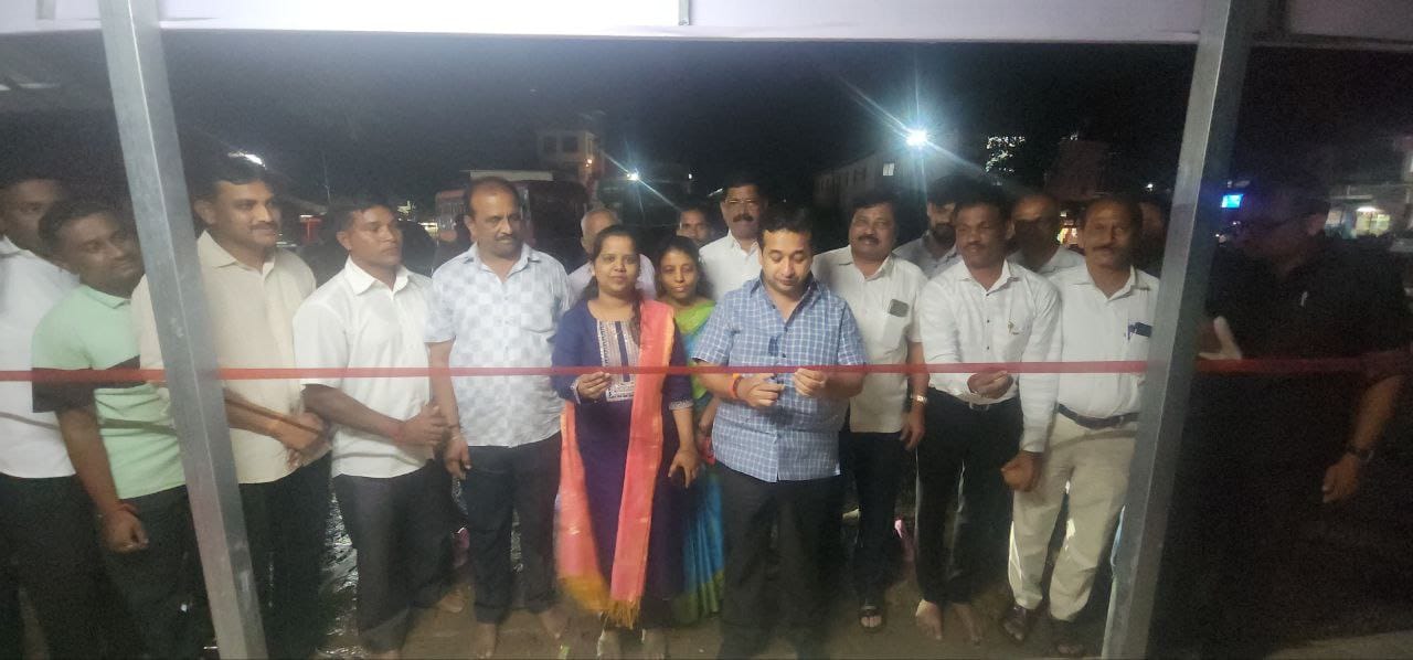 वैभववाडी येथे आमदार नितेश राणे यांच्या हस्ते प्रवासी निवारा शेडचे उद्घाटन