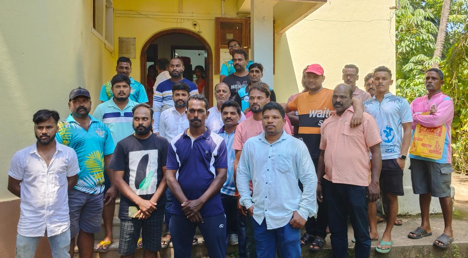 मालवण किनारपट्टीवर परराज्यातील हायस्पीड ट्रॉलरचा धुमाकूळ सुरूच…