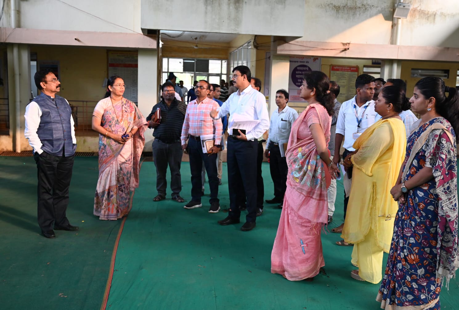 जिल्हाधिकारी अनिल पाटील यांची कुडाळ आणि सावंतवाडी मतदार संघ निवडणूक निर्णय अधिकारी कार्यालयास भेट