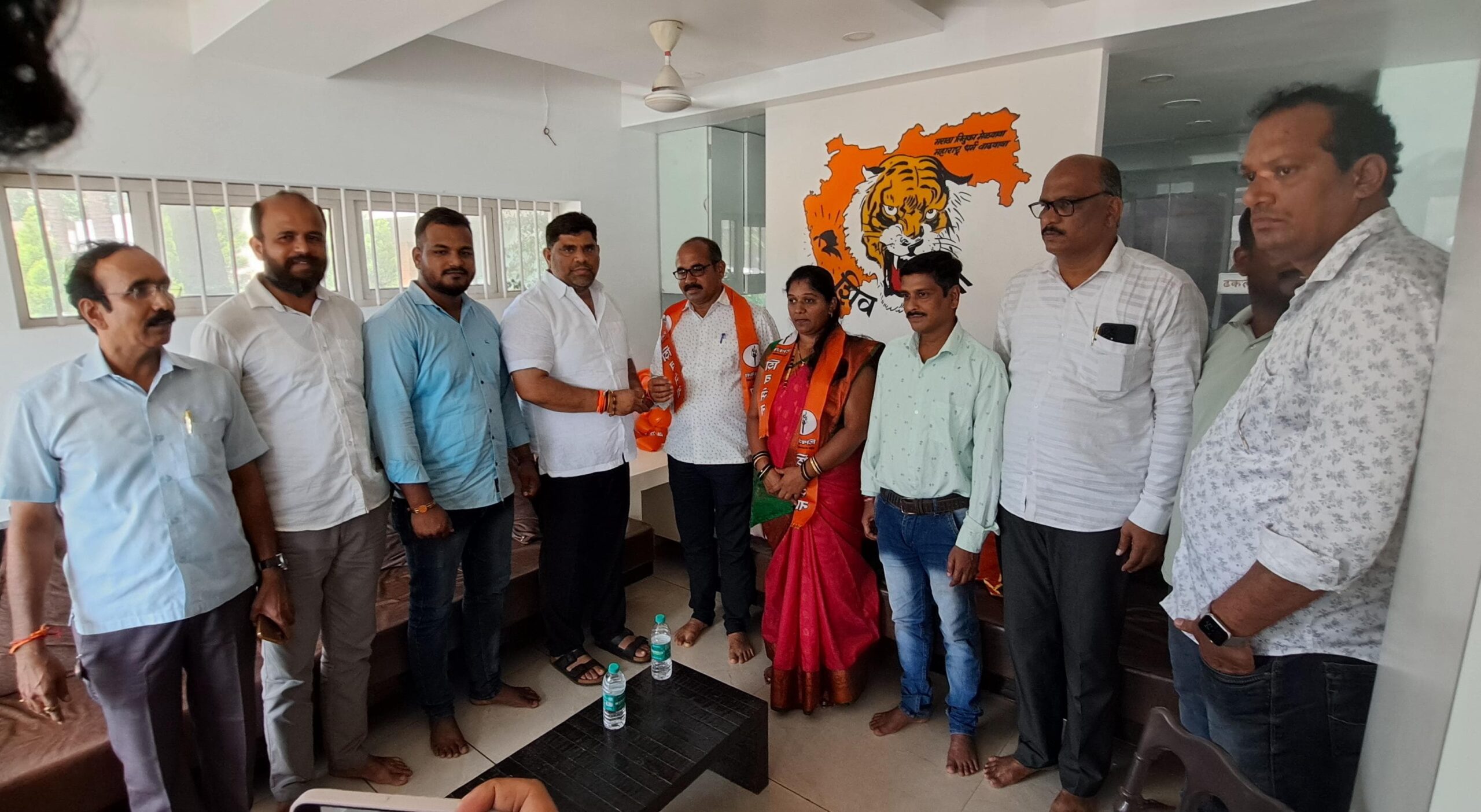 घोटगे भाजप ग्रामपंचायत सदस्य दिपाली सावंत यांनी हाती घेतली मशाल