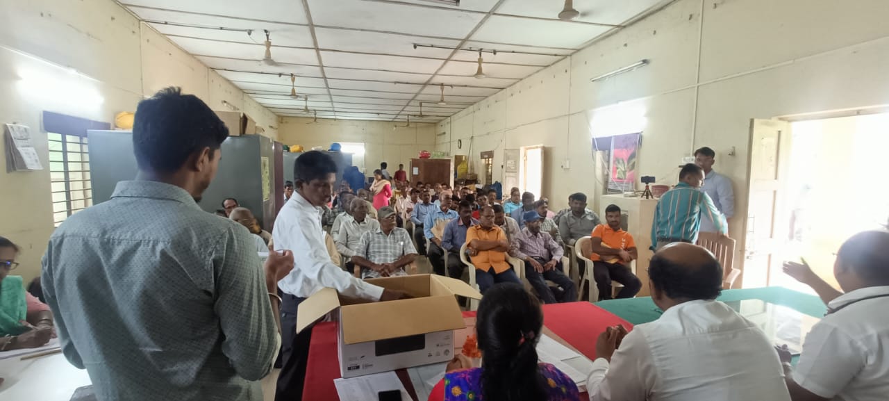 कुडाळ मध्ये सिंधुर्तन मधून लॉटरी पद्धतीने ताडपत्री वाटप