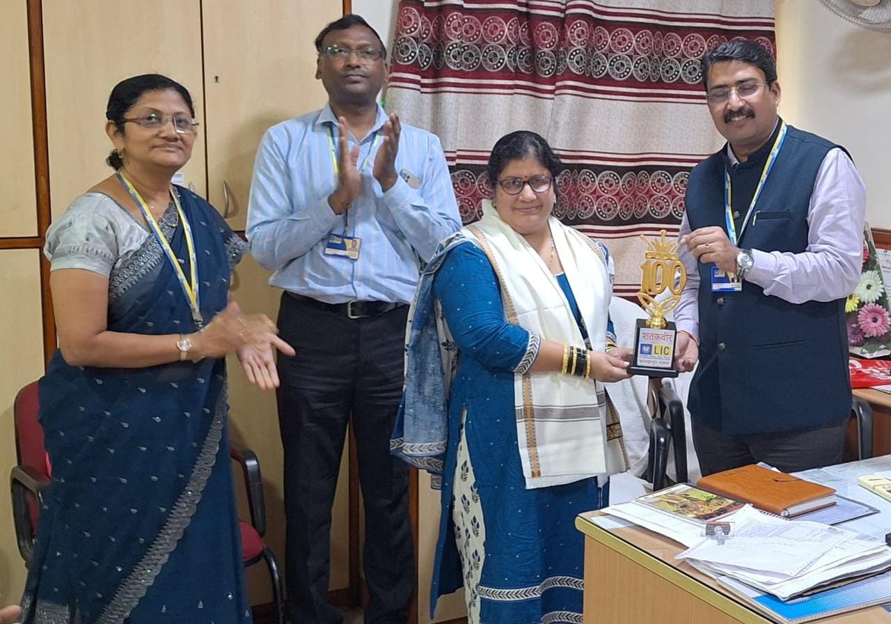 विमा प्रतिनिधी वैशाली गावकर ठरल्या एलआयसी मालवण ब्रांच मधील पहिल्या शतकवीर
