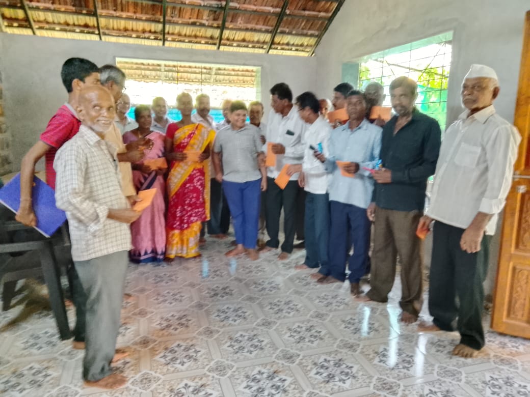 भुईबावडा येथील दुग्ध व्यवसाय शेतकऱ्यांची दिवाळी गोड