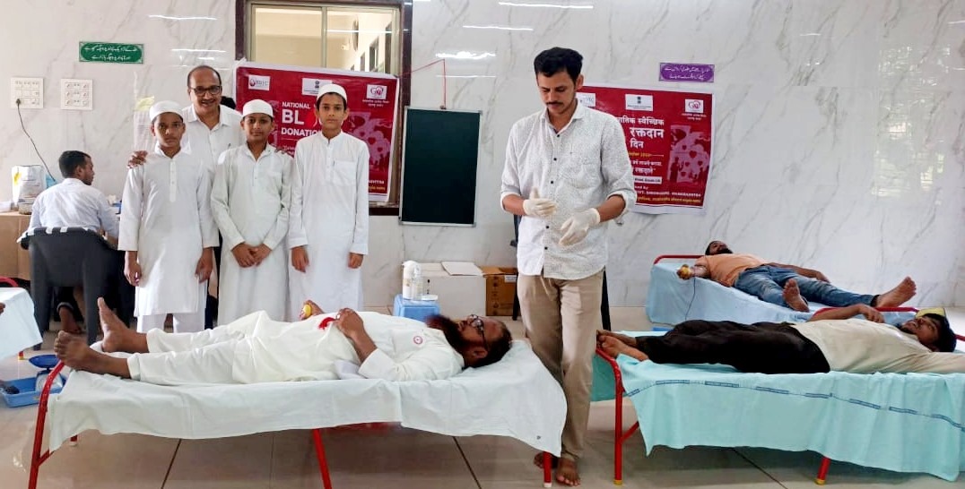 पिंगुळीत मदरसा फलाह-ए-उम्मतच्या रक्तदान शिबिराला उत्स्फूर्त प्रतिसाद