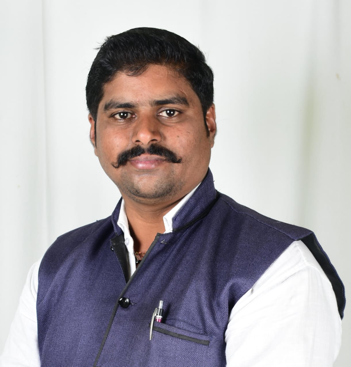 धनगर समाजाने वैभव नाईक यांच्या खोट्या भूलथापांना बळी पडू नये...