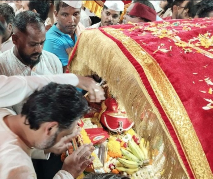 निलेश राणे श्री देव नारायण, रामेश्वर पालखी सोहळात देवतां चरणी नतमस्तक