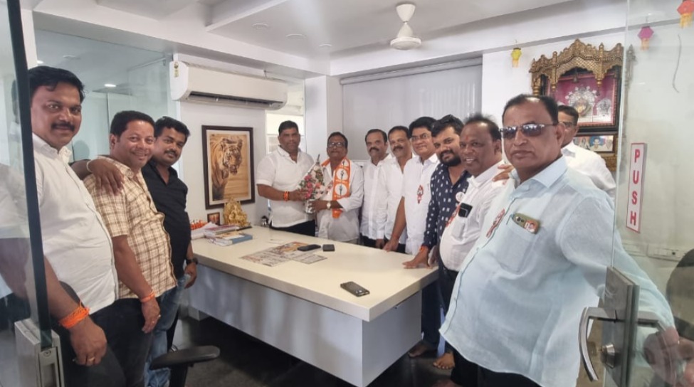शिवसेना तालुका संघटक रमेश हरमलकर ठाकरे सेनेत
