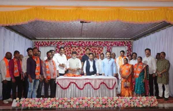 राठीवडे येथील उबाठा कार्यकर्त्यांचा शिवसेनेत प्रवेश