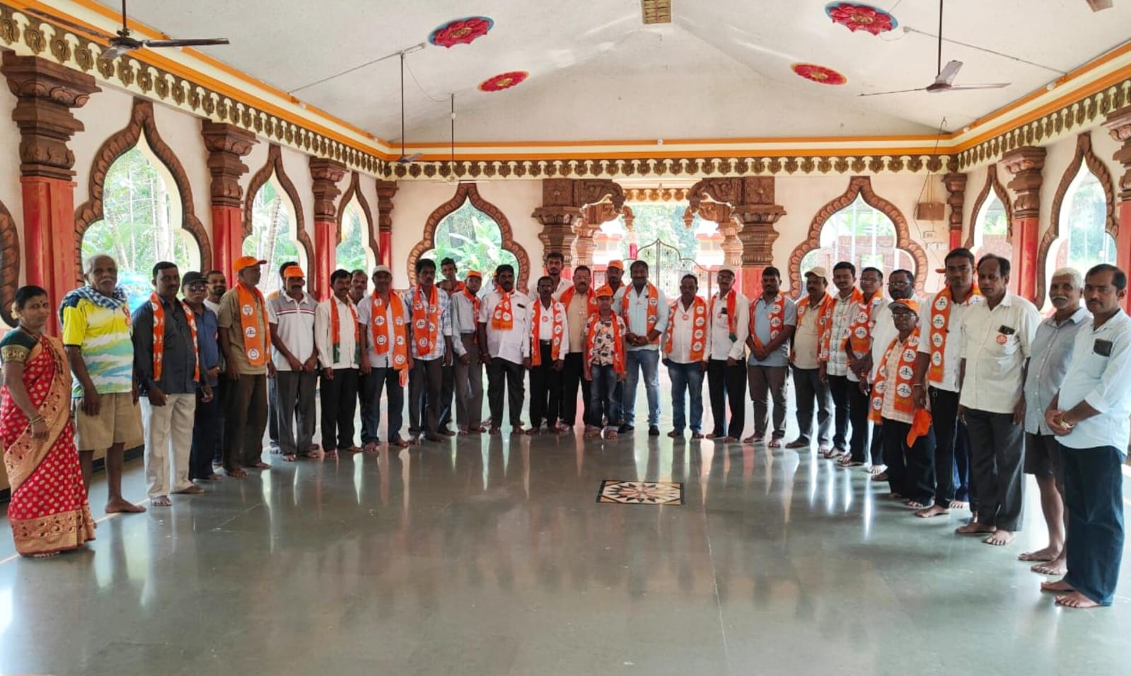 पोईप येथे श्री वेताळ मुंजेश्वर मंदिरात महायुतीचे उमेदवार निलेश राणे यांच्या प्रचाराचा शुभारंभ