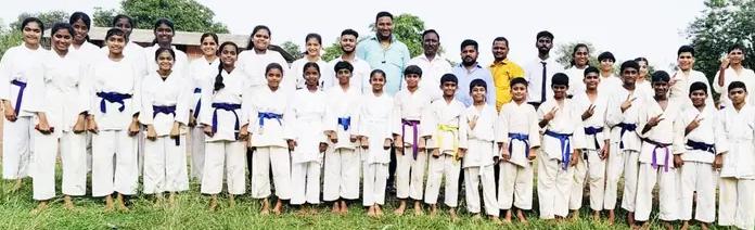 कासार्डे प्रशालेतील ३४ खेळाडूंची जिल्हास्तरीय शालेय कराटे स्पर्धेत यशाला गवसणी !