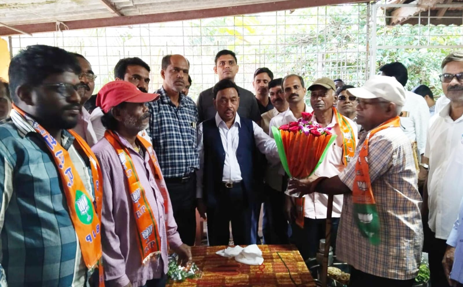हिवाळे येथे उबाठाला पुन्हा धक्का : अनेक कार्यकर्त्यांचा भाजपात प्रवेश