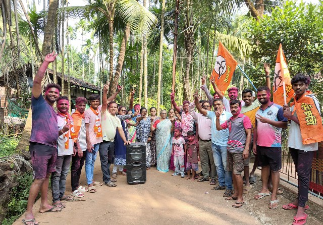आडवाण, वायरी लुडबेवाडा येथे आमदार निलेश राणे यांच्या विजयानंतर जल्लोष