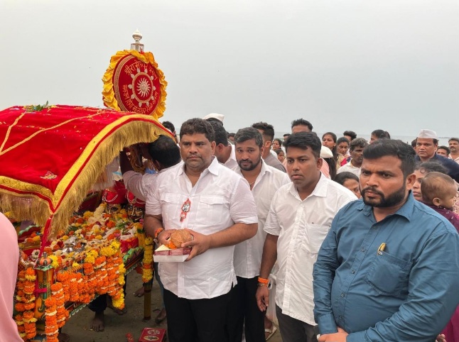 मालवणच्या ग्रामदैवता पालखी सोहळ्यात आ. वैभव नाईक यांनी घेतले दर्शन&nbsp;