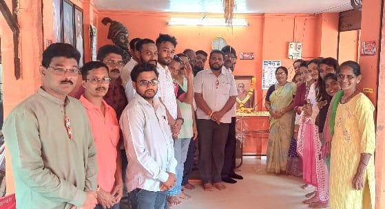 बाळासाहेब ठाकरेंना मालवण ठाकरे शिवसेना शाखेत अभिवादन
