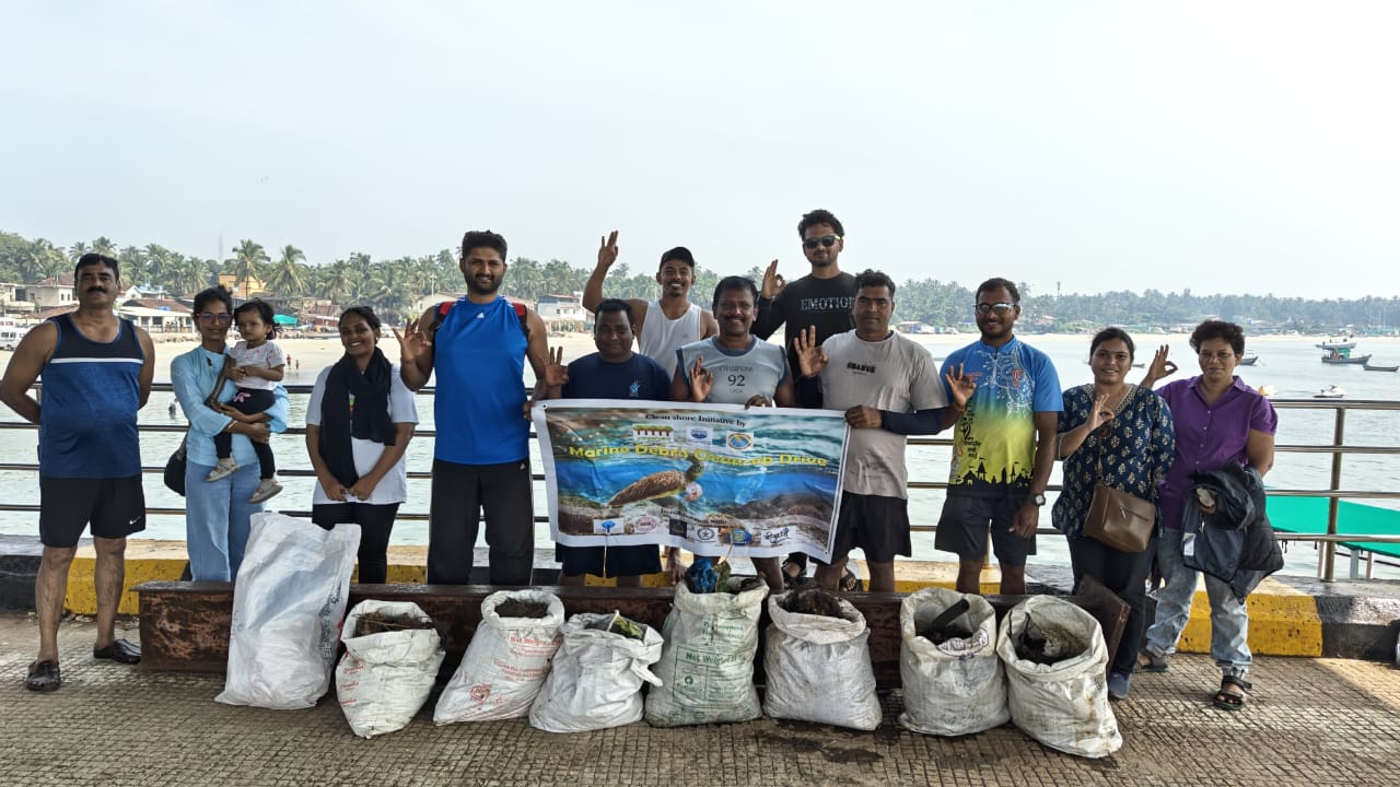 मालवणमध्ये समुद्रतळातून २५० किलो कचरा बाहेर