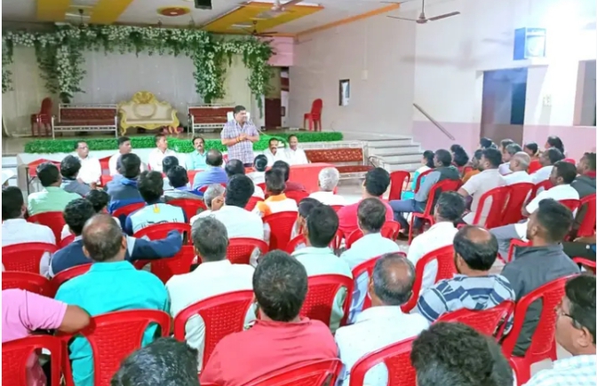 माजी आ. वैभव नाईक यांनी अंब्राड, कसाल, पावशी विभागात घेतल्या कार्यकर्त्यांच्या गाठीभेटी