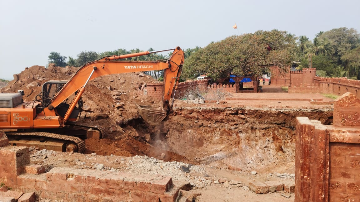 किल्ले राजकोट येथे छत्रपती शिवाजी महाराजांचा पुतळा उभारणी कामास सुरवात