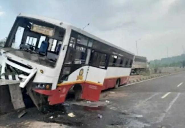 शाळेची सहल आटपून परत येत असताना एसटी बसवर काळाचा घाला