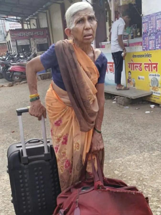 सामाजिक बांधिलकी प्रतिष्ठानचा एका वृद्ध महिलेला आधार.