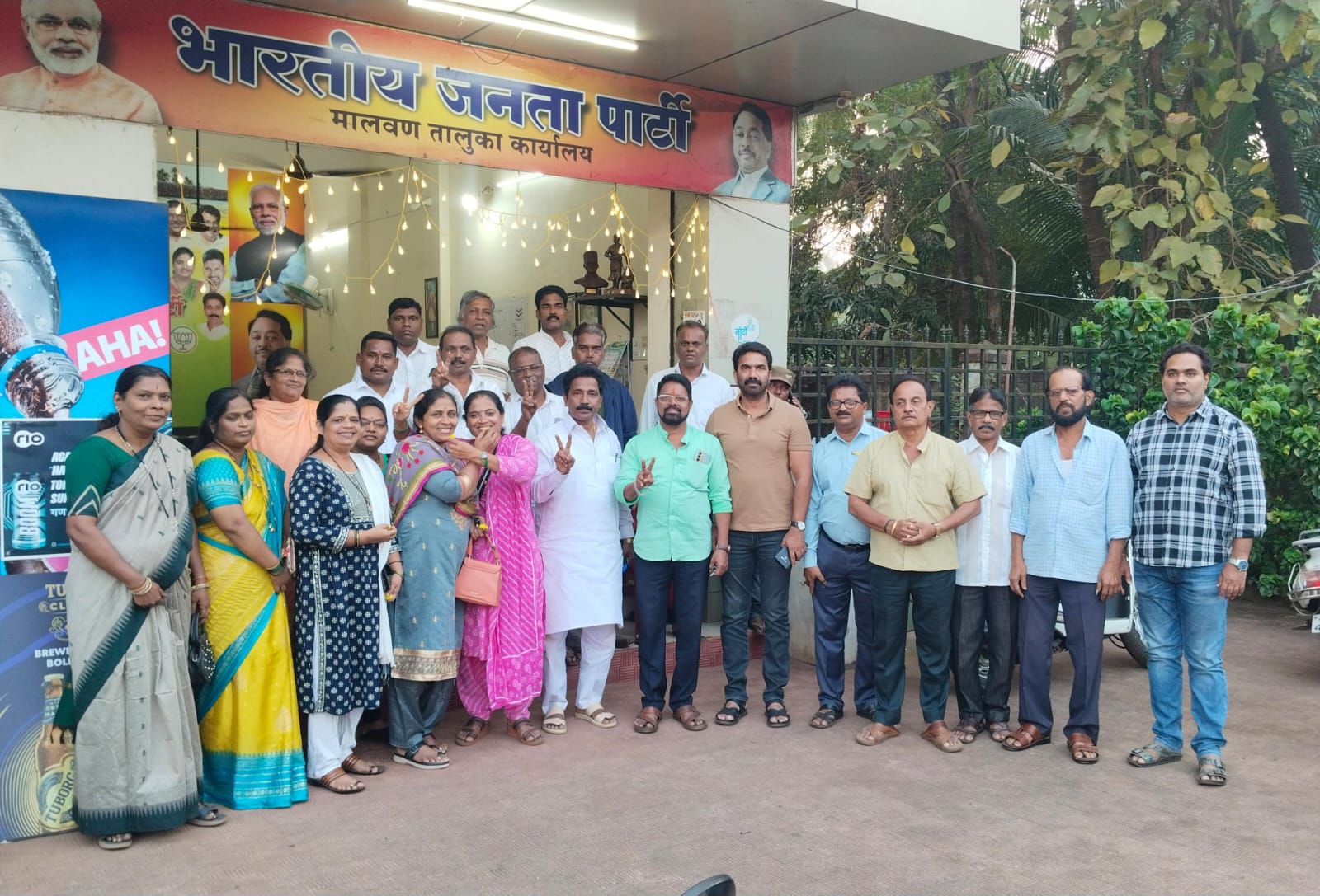 मंत्रीपदाची शपथ नितेश राणे यांनी घेताच मालवण भाजपा कार्यालयात जल्लोष