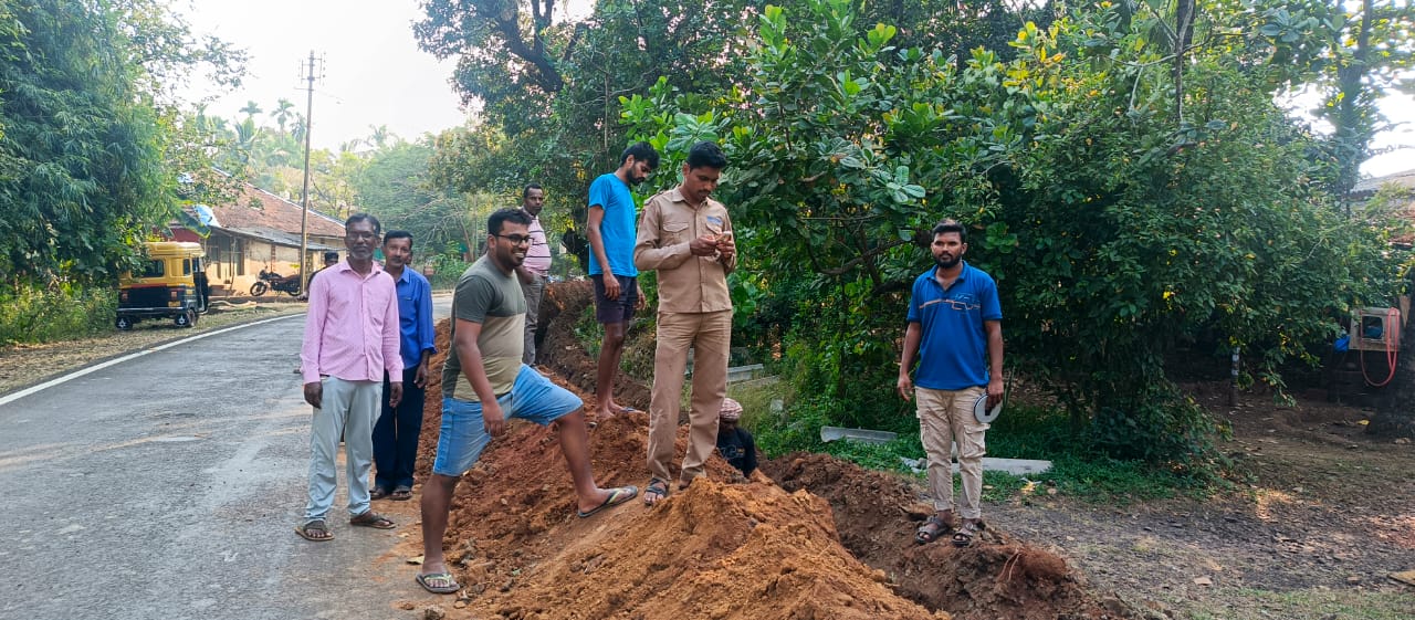बागायत येथील भूमिगत इलेक्ट्रिक केबलचे काम ग्रामस्थांनी रोखले...