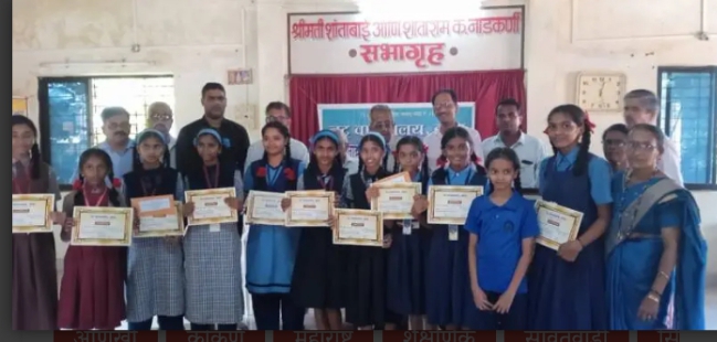 बांदा येथील नट वाचनालयात आयोजित वक्तृत्व स्पर्धेला उत्स्फूर्त प्रतिसाद
