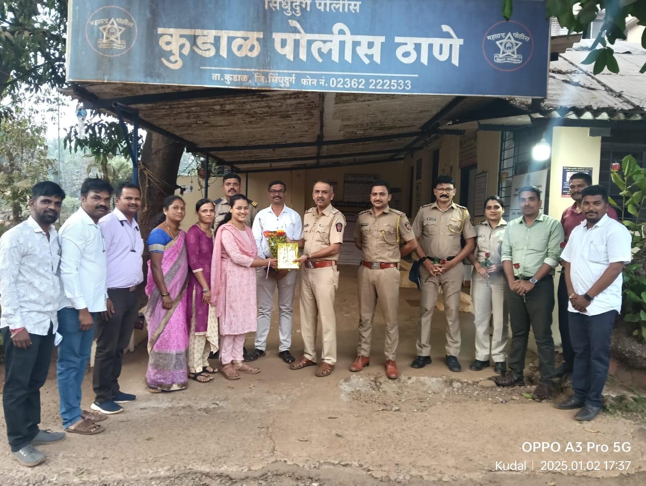 पोलीस पाटील सेवा संघाकडून पोलिसांना वर्धापन दिनाच्या शुभेच्छा