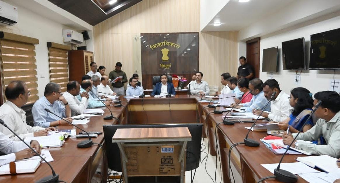 पूर रोखण्यासाठी नद्यांमधील गाळ काढण्याला प्राधान्य