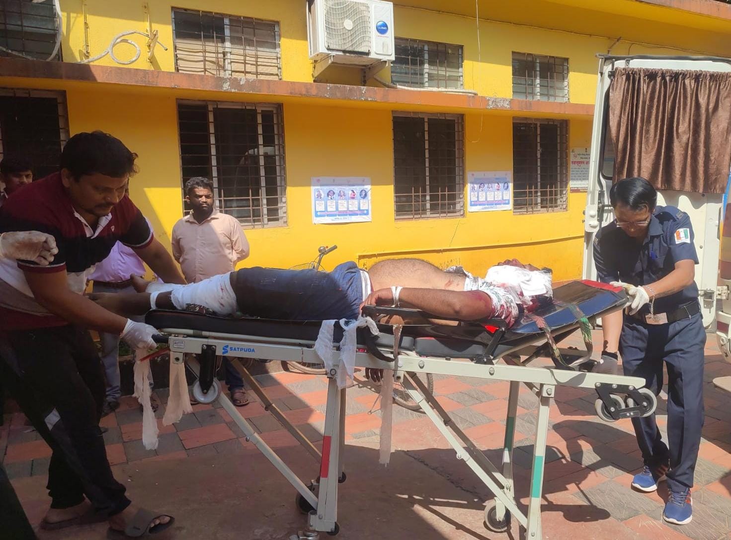 मोटरसायकल टेम्पो यांच्यात अपघातात