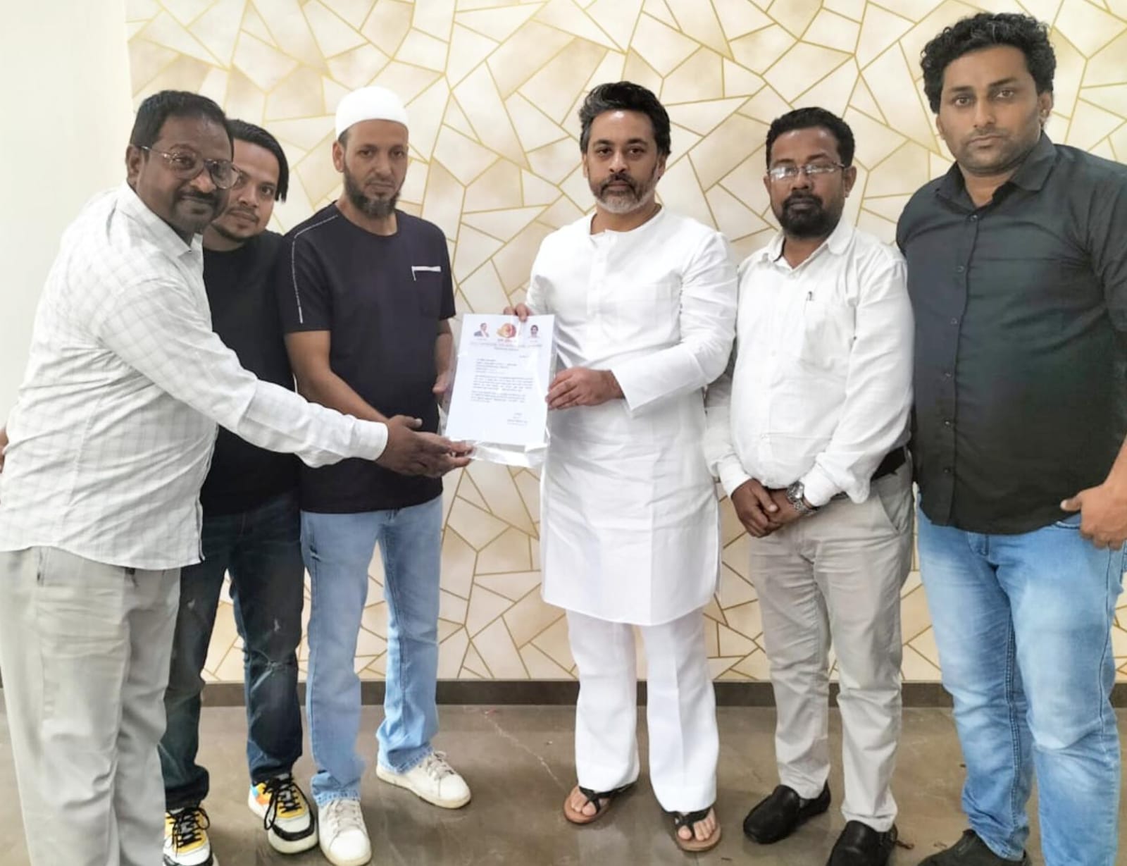 आमदार निलेश राणे यांचे दातृत्व