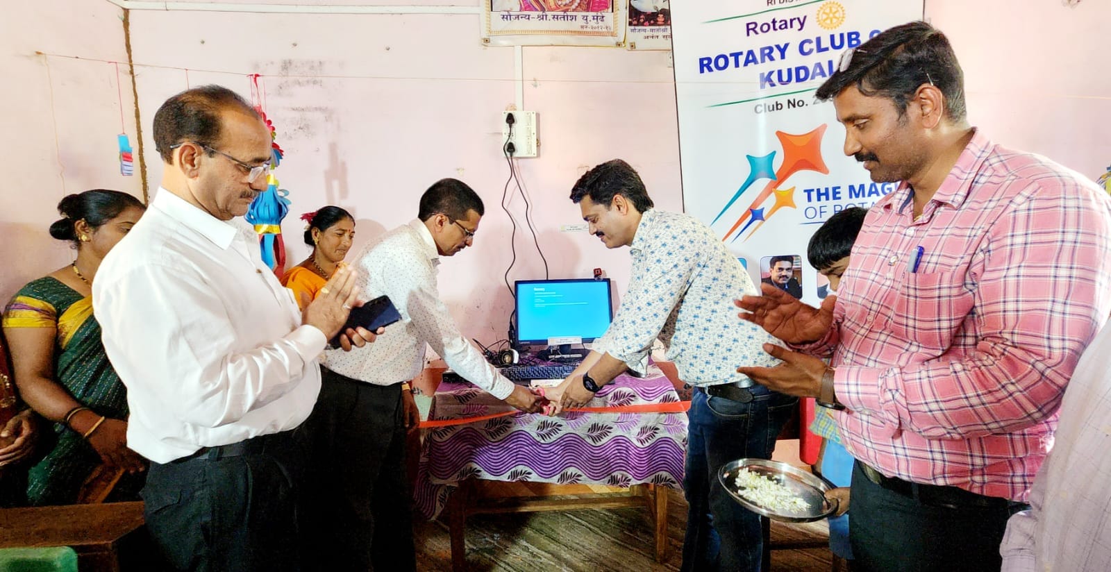 रांगणा तुळसुलीतील अतिदुर्गम शाळेला रोटरी कडून संगणक संच