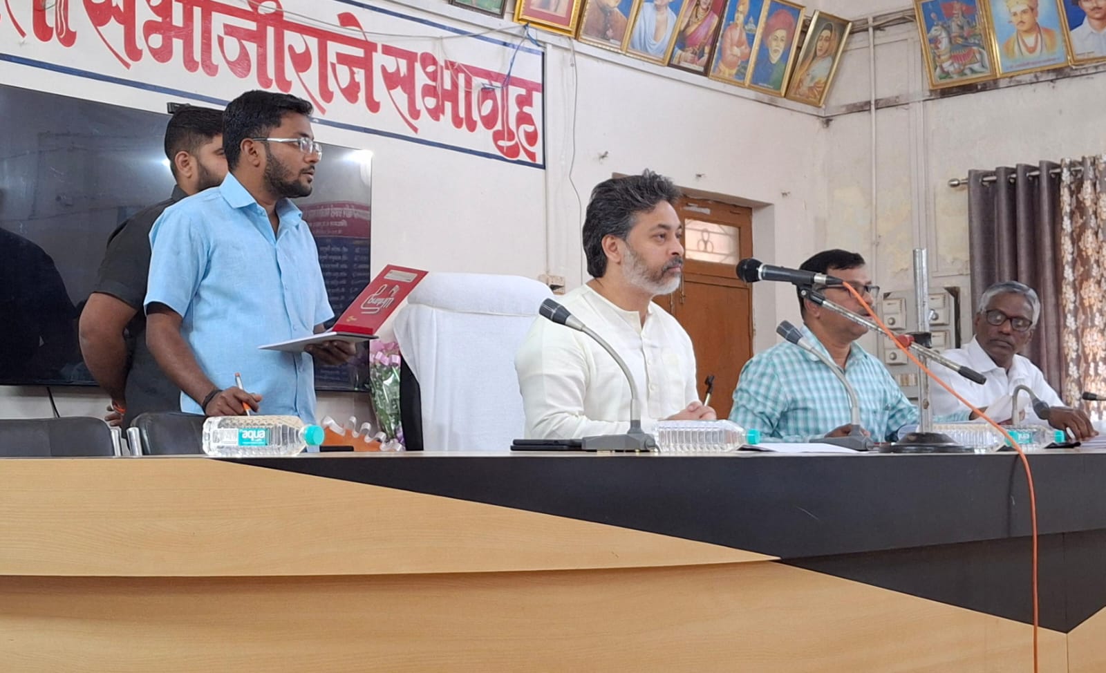आमदार निलेश राणे यांनी घेतला कुडाळ पंचायत समितीच्या कामाचा आढावा