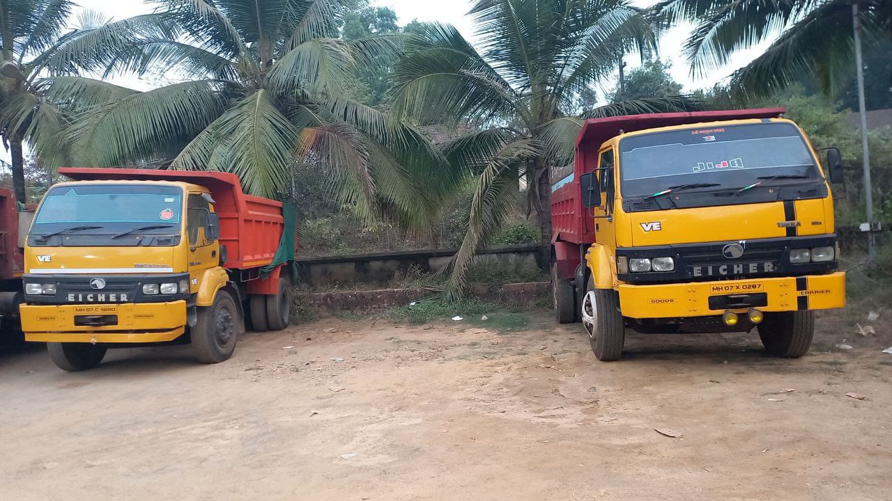 नायब तहसीलदारांच्या अंगावर वाळू डंपर घालण्याचा प्रयत्न