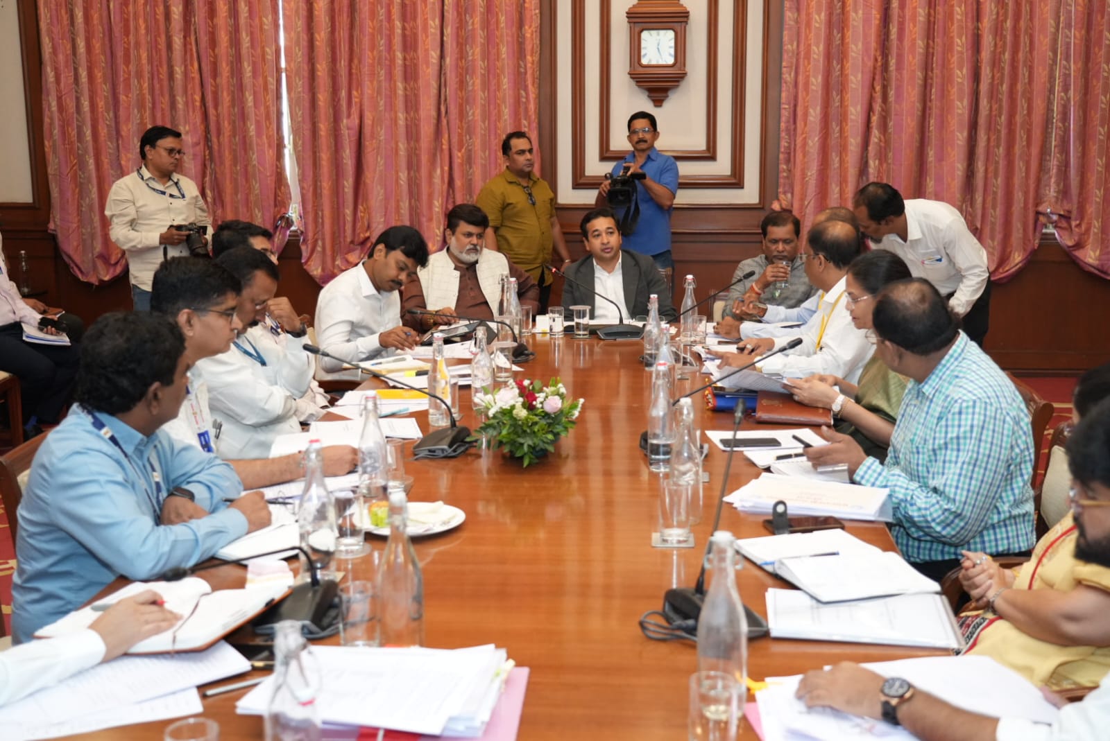 रत्नागिरी व रायगड जिल्ह्यातील मत्स्यव्यवसायिकांच्या व बंदरांच्या उद्भवणाऱ्या विविध समस्या संदर्भात बैठक संपन्न