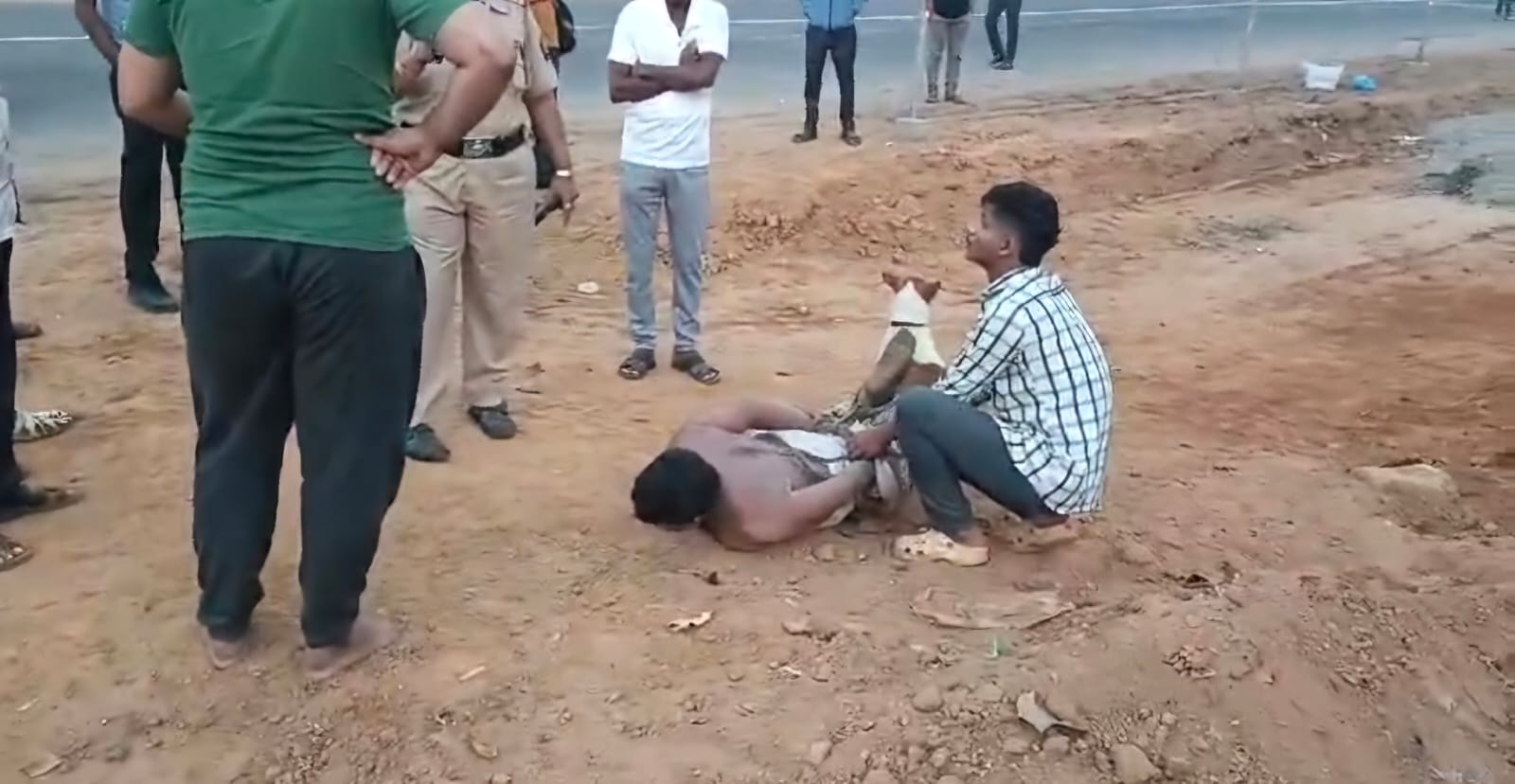 झाराप झिरो पॉईंट येथे पर्यटकांना बेदम मारहाण