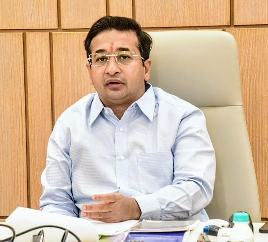 जनतेचे प्रश्न सोडविण्यासाठी पालकमंत्री नितेश राणे यांचे पुढचे पाऊल