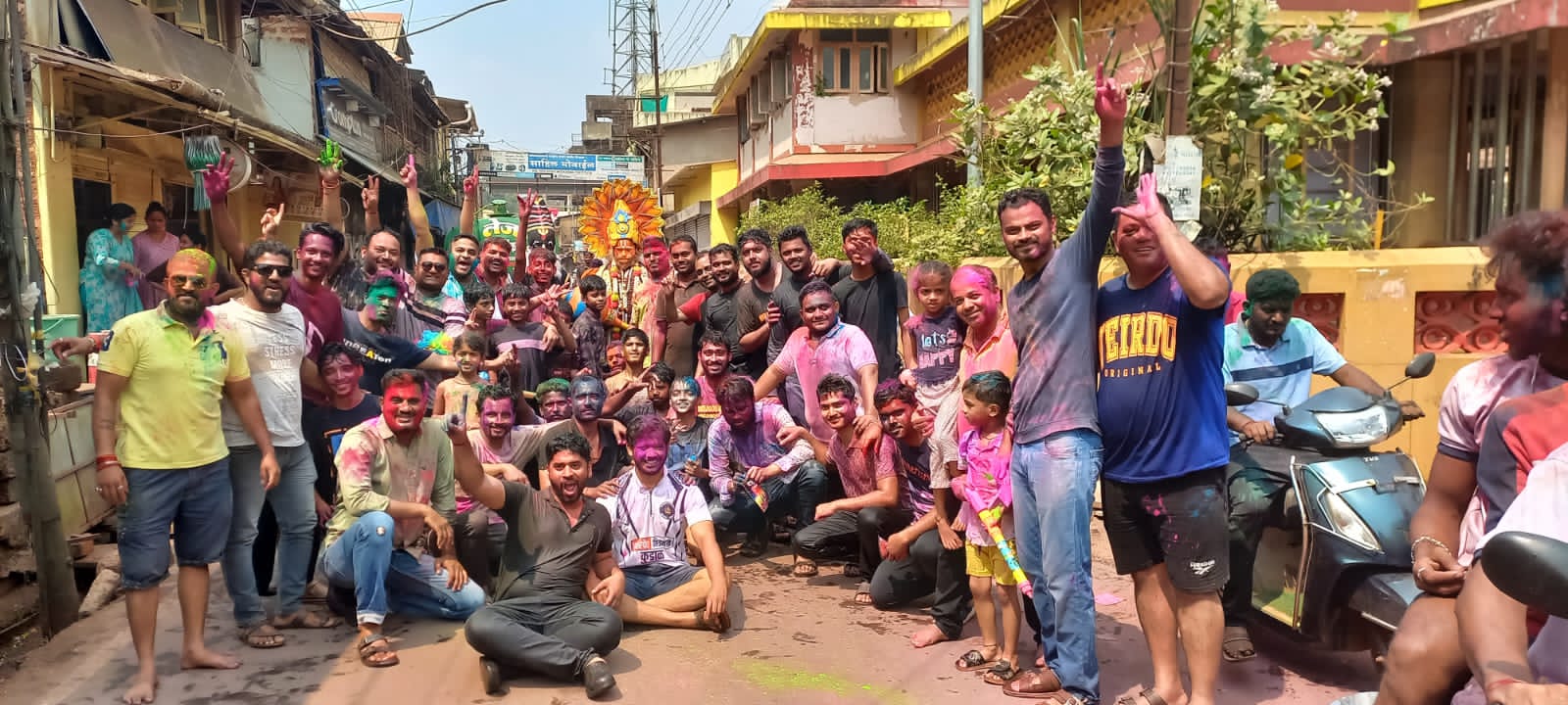 कुडाळात जल्लोषात धुळवड साजरी