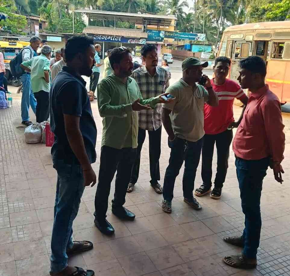 मालवण बसस्थानक दुर्घटनेनंतर मनसेची घटना स्थळी पाहणी