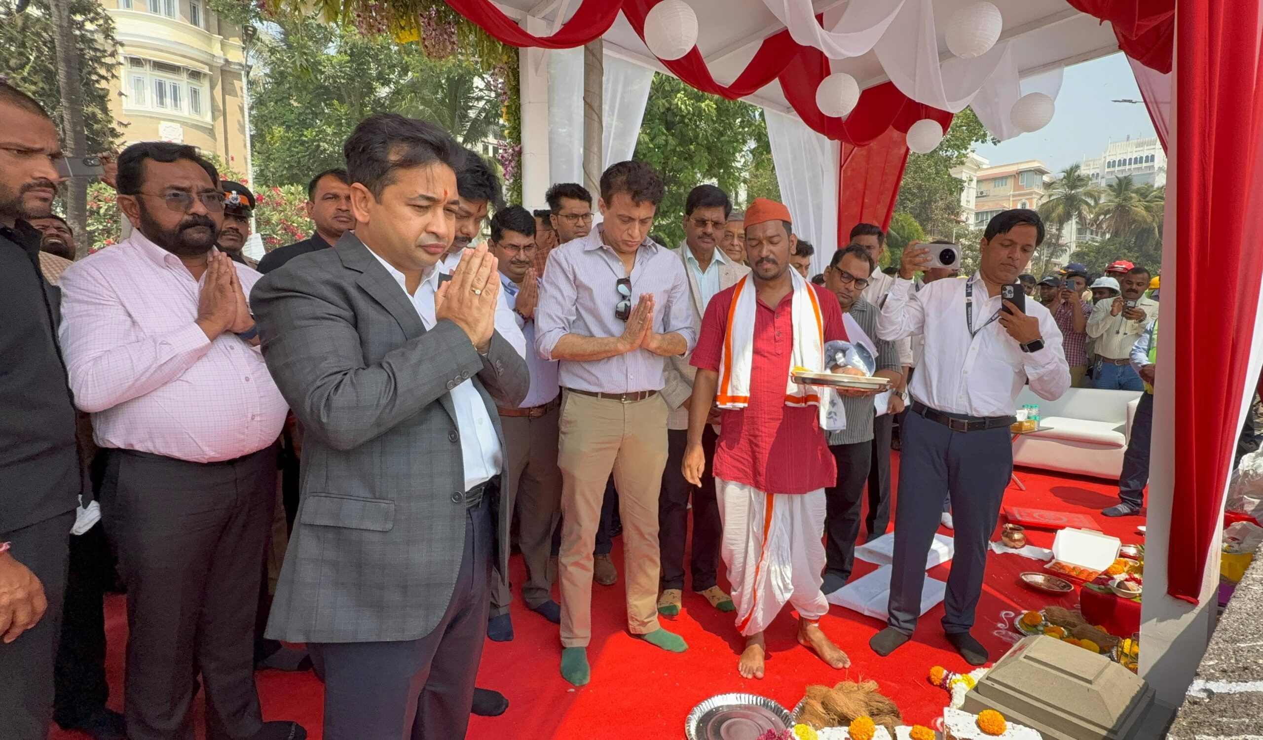 मंत्री नितेश राणे यांच्या हस्ते रेडीओ क्लब येथील नवीन जेट्टीचे भूमीपुजन