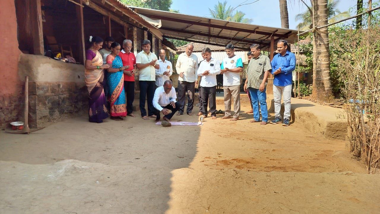 करुळ येथे एकाच दिवशी १२ घरकुलांचे भूमिपूजन संपन्न