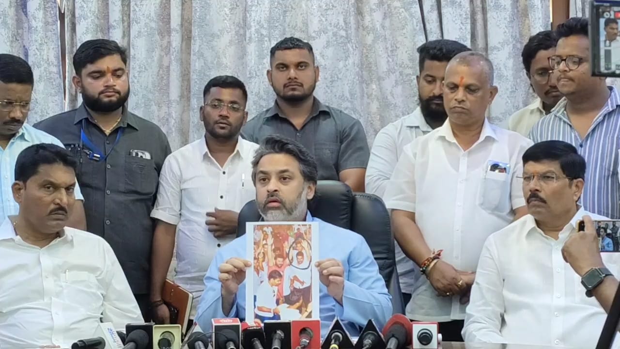 आरोपी वैभव नाईकांसोबत नाचले