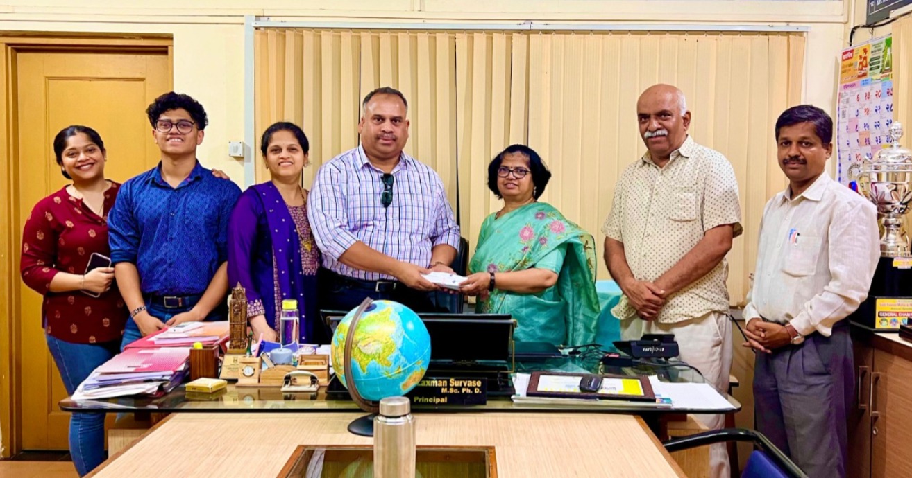 संत राऊळ महाराज महाविद्यालयामध्ये जागतिक पुस्तक दिन साजरा