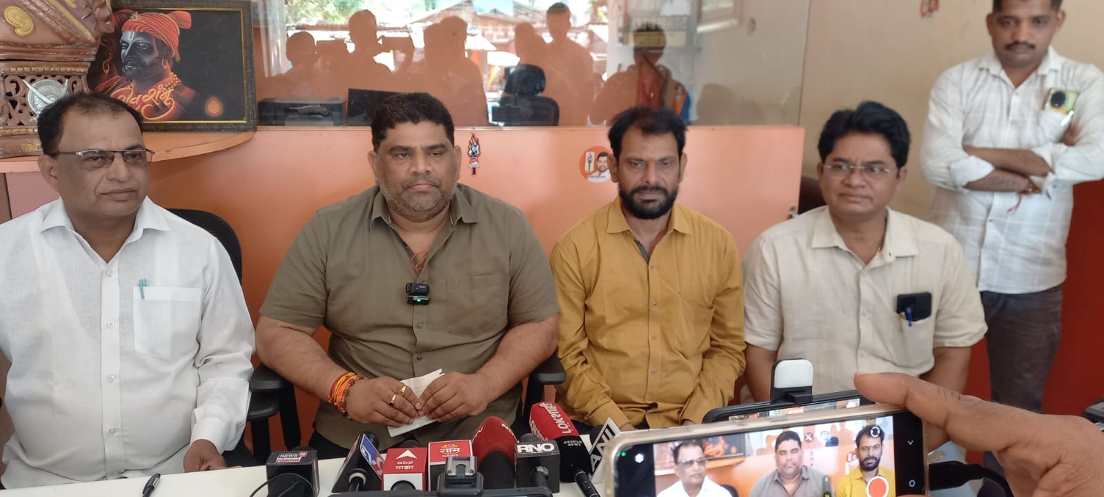 ..तर मला पोलीस स्टेशन ला घ्या !