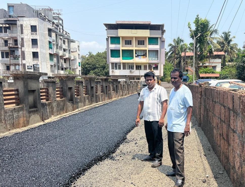 माजी बांधकाम सभापती मंदार केणी यांच्या पाठपुराव्यातून रस्ता डांबरीकरण