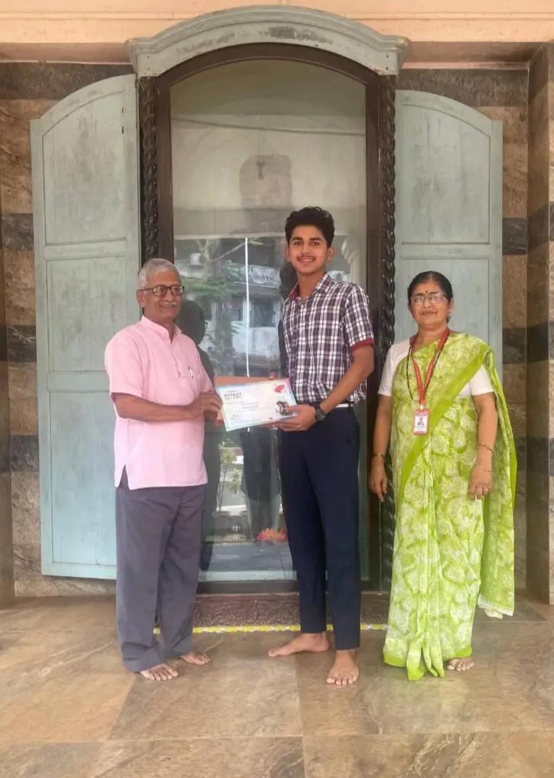 मदर क्वीन्स इंग्लिश स्कूलचा पियुष निर्गुण ऑल इंडिया ड्रॉइंग कॉम्पिटिशनमध्ये जिल्ह्यात प्रथम