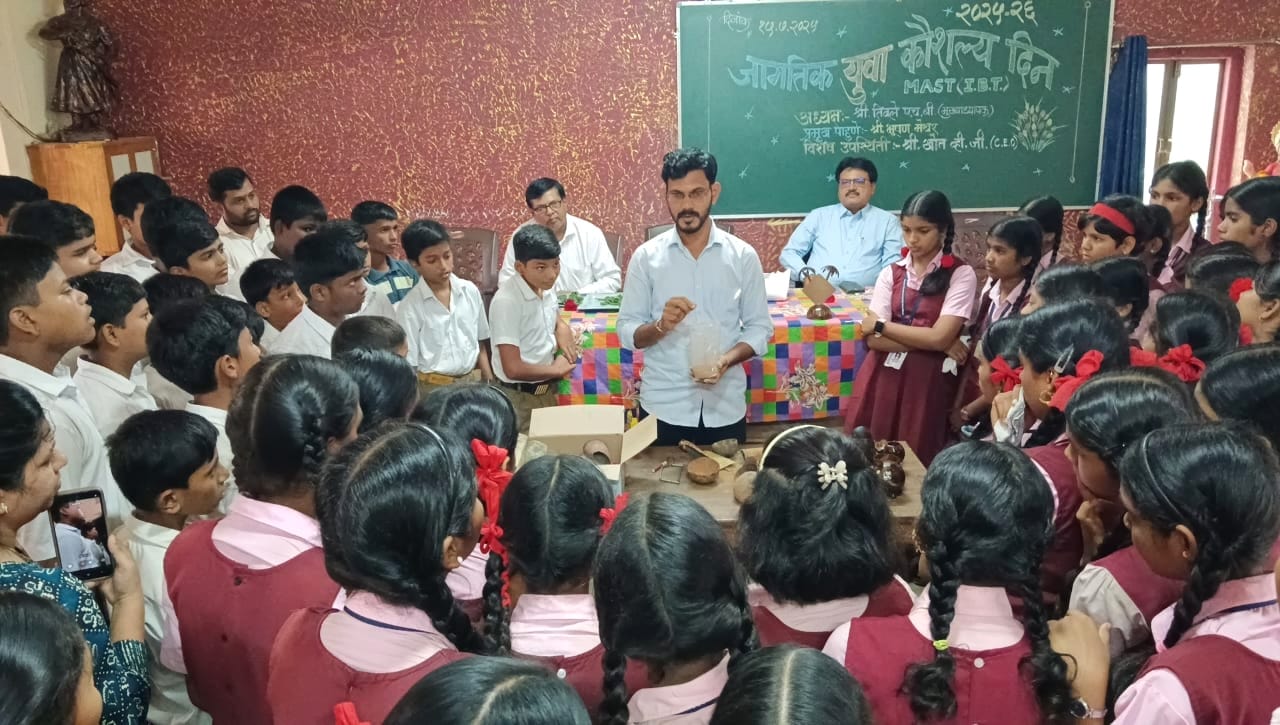 मुलांनी आपल्यातील कला कौशल्ये विकसित करून प्रगती साधावी - भूषण मेतर
